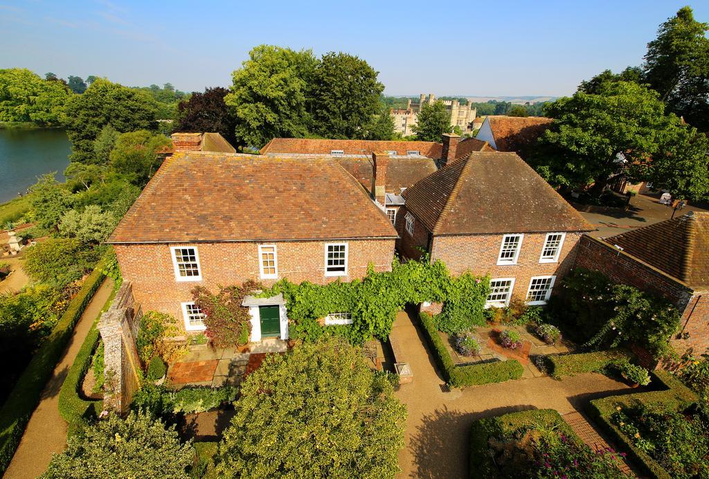 Leeds Castle Stable Courtyard Bed And Breakfast Country house